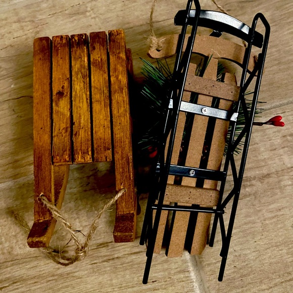 ~2 Sled Ornaments🎄🤶~ - Picture 5 of 10